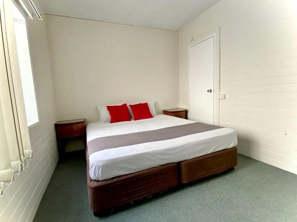 Hides Hotel Cairns 3*,