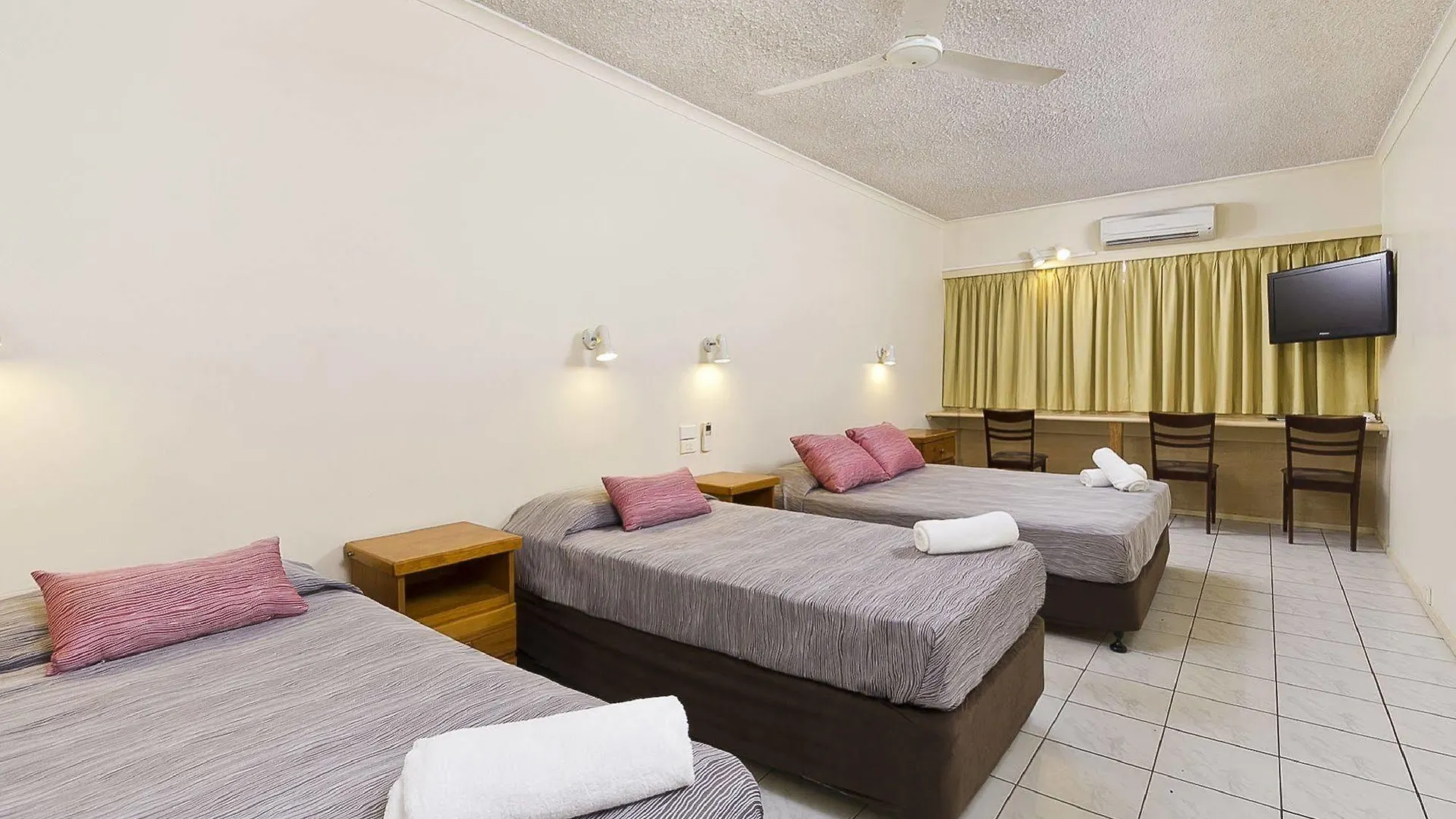 Hides Hotel Cairns 3*,  Australia