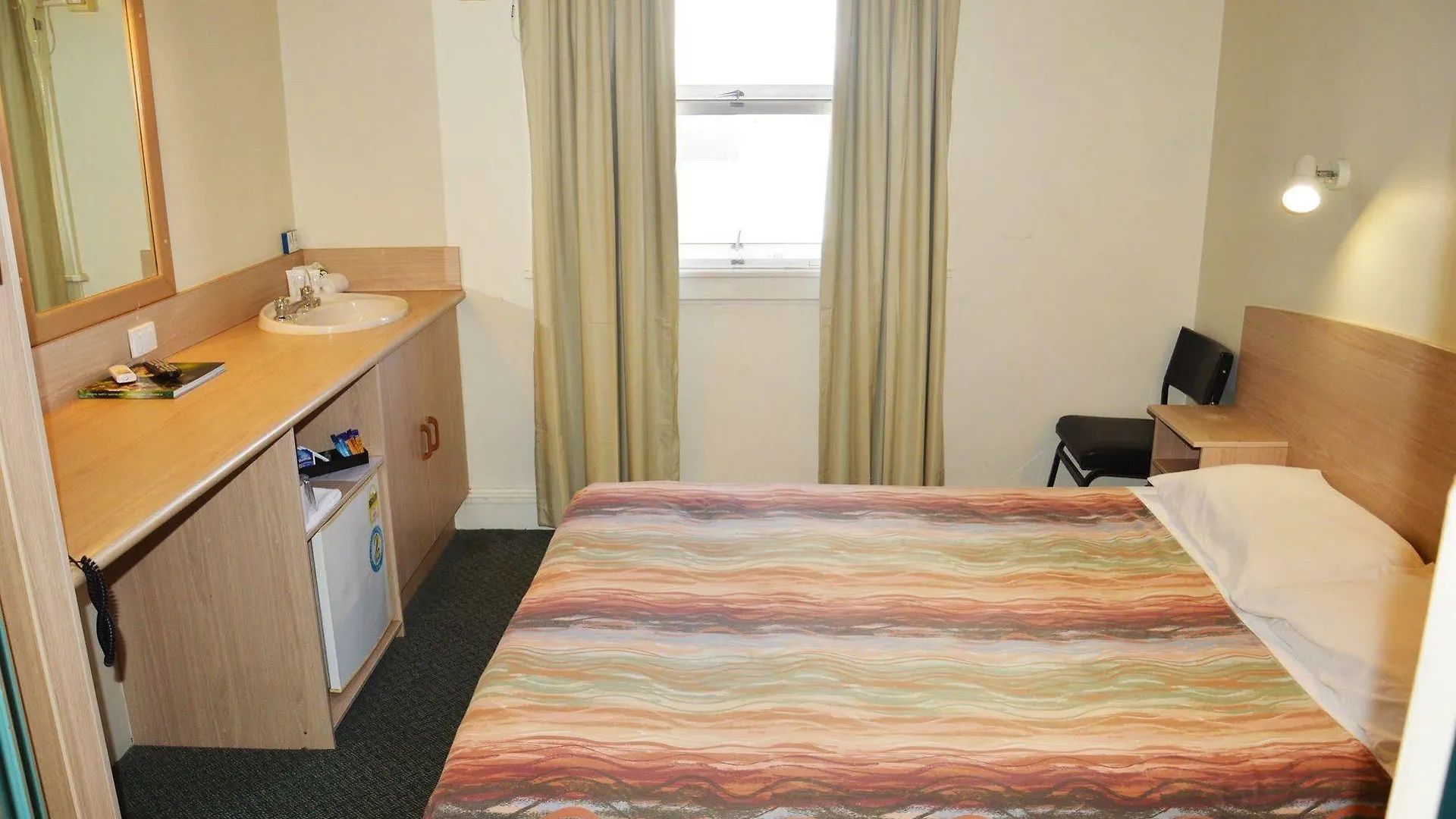 Hides Hotel Cairns 3*,